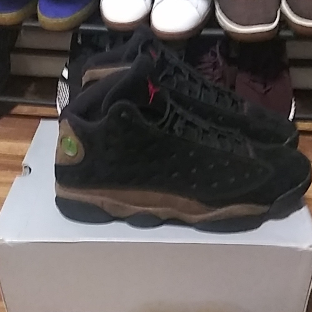 Air Jordan Retro 13 "Olive" black / olive suede